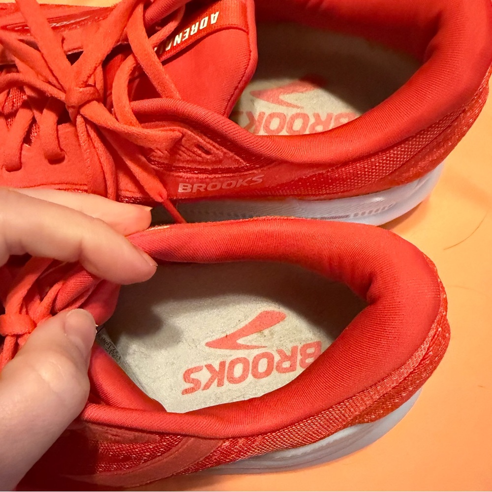 BROOKS SHOES - Picture 7 of 9